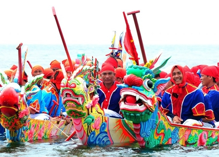 lễ hội đua thuyền đầy màu sắc